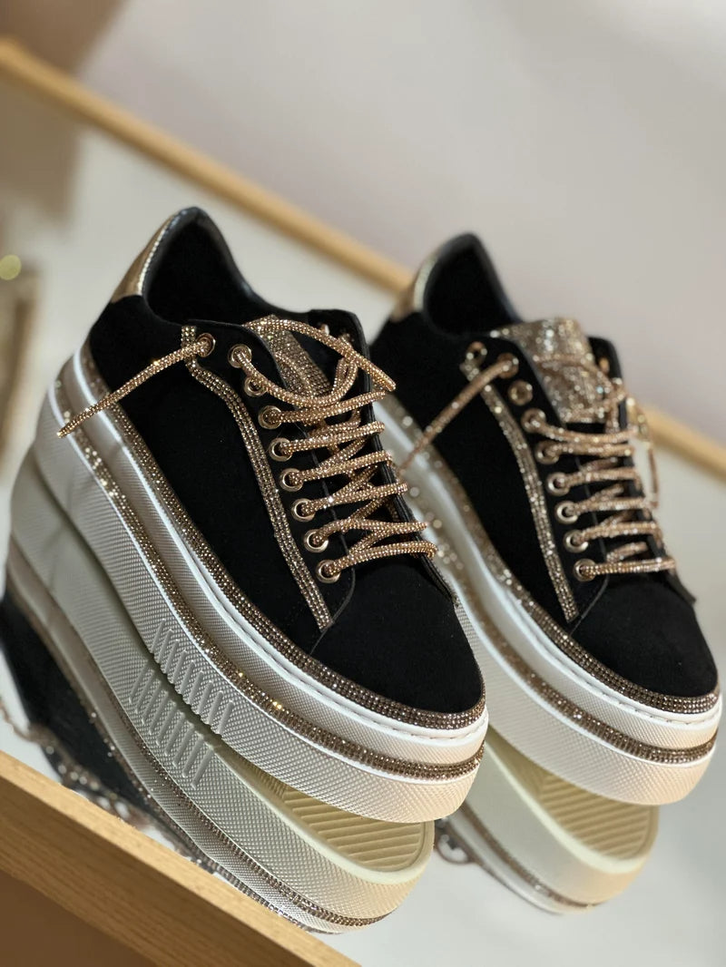 Trampki ze zamszu ze strasami i sznurowane