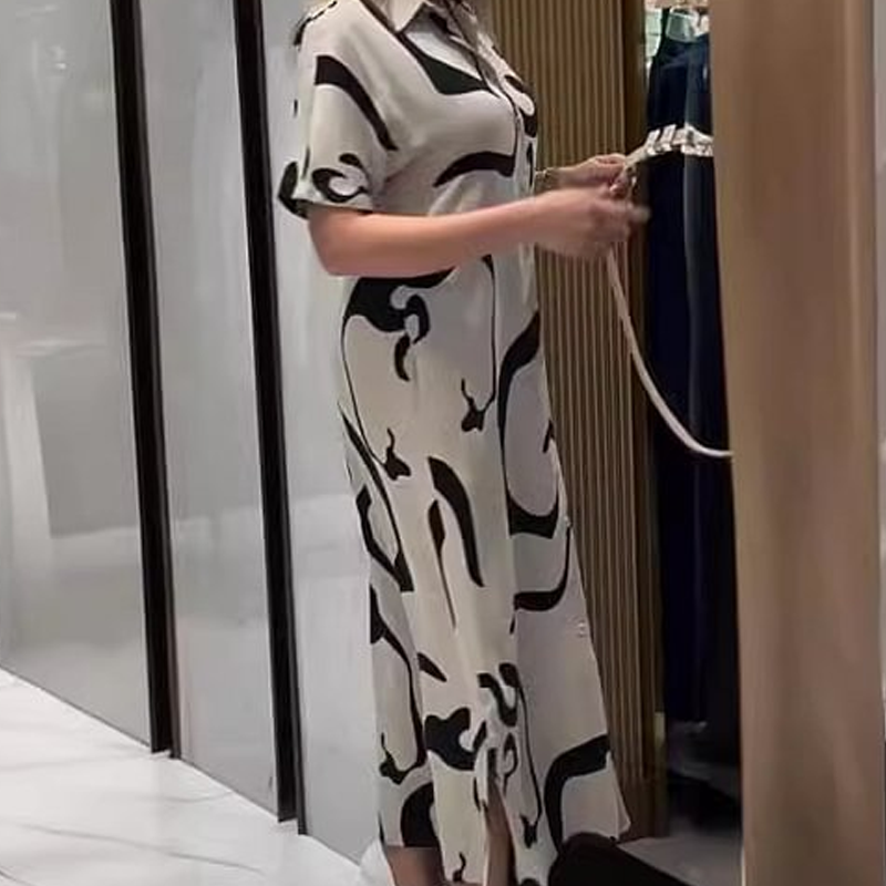 Sukienka damska z krótkim rękawem i nadrukiem