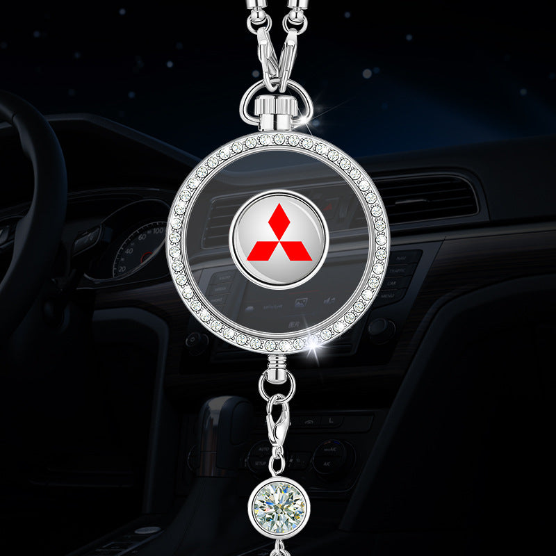 Wisiorek z logo aromaterapii samochodowej z metalu i diamentów